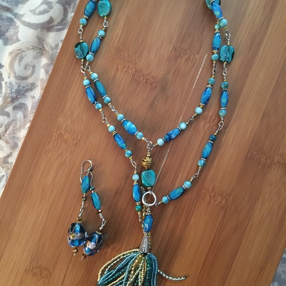 Handmade Beaded necklace and earring set - Picture 3 of 3